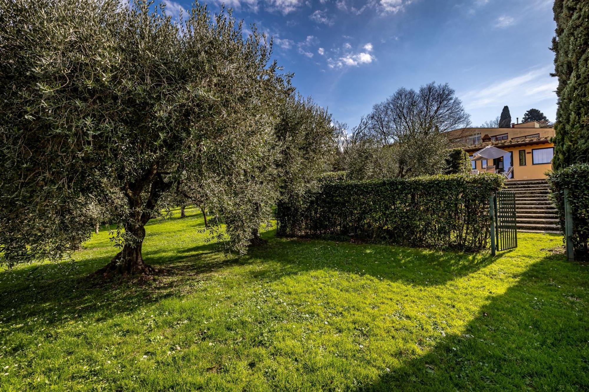 Yid Cozy House In Fiesole With Jacuzzi Apartment Bagian luar foto
